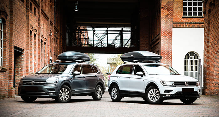 Zwei Autos mit 400l und 500l Dachbox Zwei Autos mit 400l und 500l Dachbox
